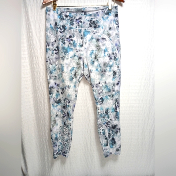 Lululemon Ladies 3/4 Leggings. Size 14 - Picture 1 of 7